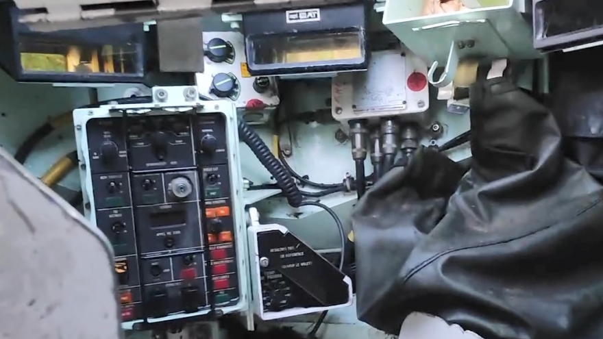 Bên trong xe tăng AMX-10RC bị Nga "bắt sống" ở Ukraine